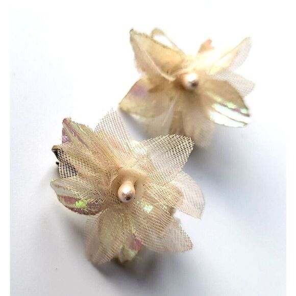 Clip On Earrings White Flowers 1.1 in Ivory AB - Picture 1 of 3